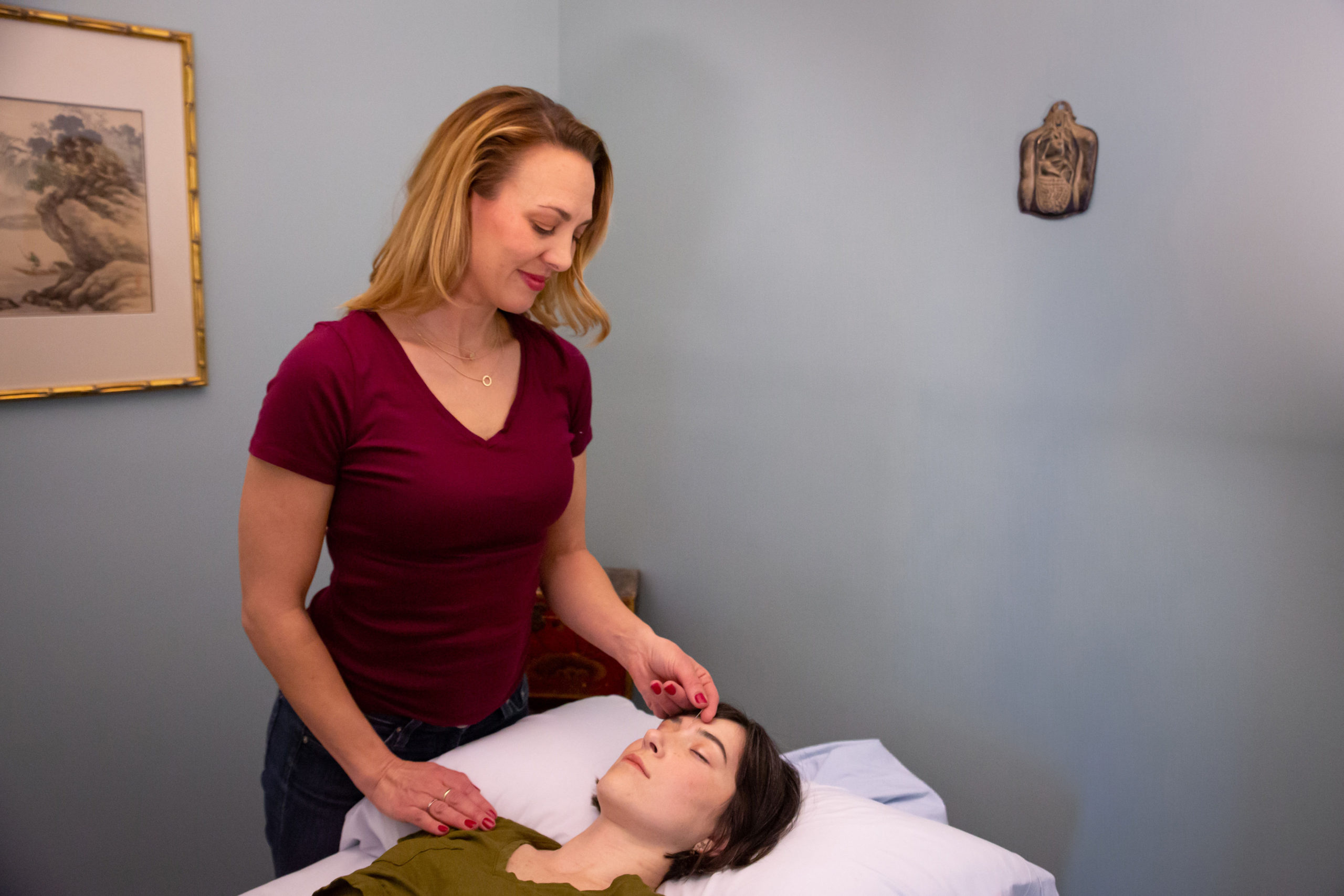 Sara Lohmeyer with her acupuncture patient at Bodies on Point